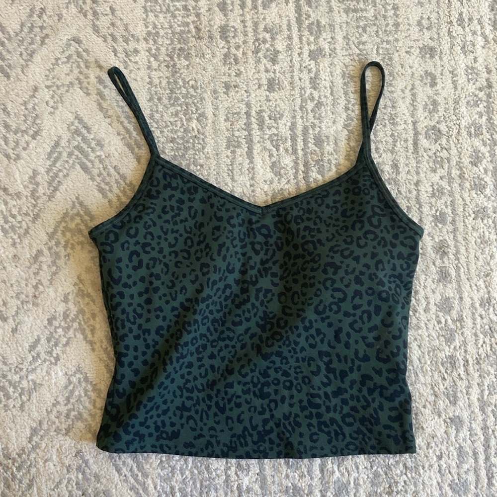 Gap Fit Blackout Technology Green Leopard Print Crop Tank Top - Great Condition